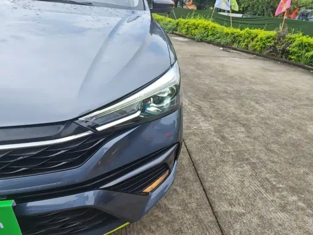 Roewe i5 — Фото автомобиля 23