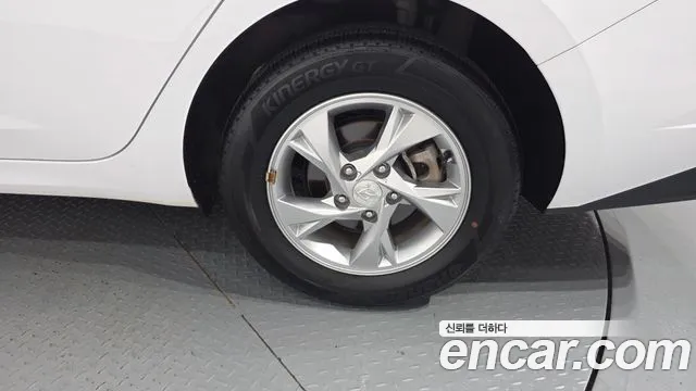 Hyundai AVANTE Avante (CN7) — Фото автомобиля 21