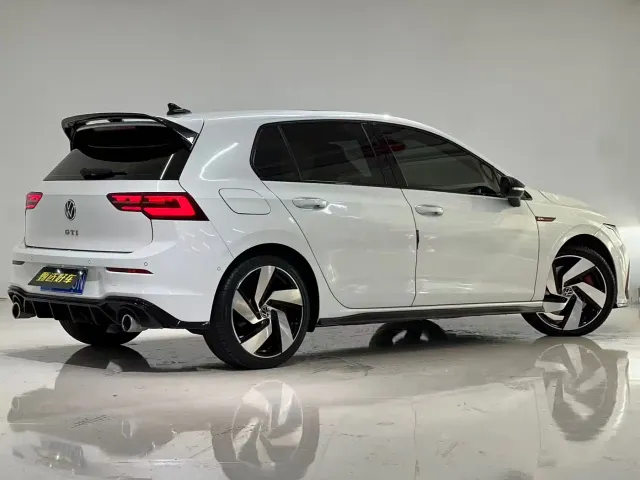 Volkswagen Golf GTI — Фото автомобиля 8