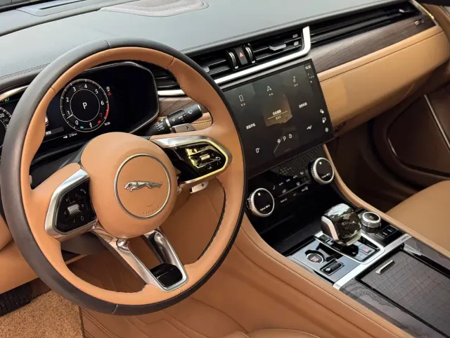 Jaguar XFL — Фото автомобиля 7