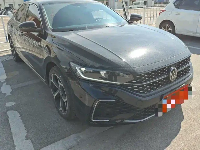 Volkswagen Passat — Фото автомобиля 3