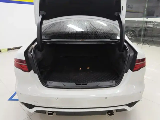 Jaguar XEL — Фото автомобиля 4