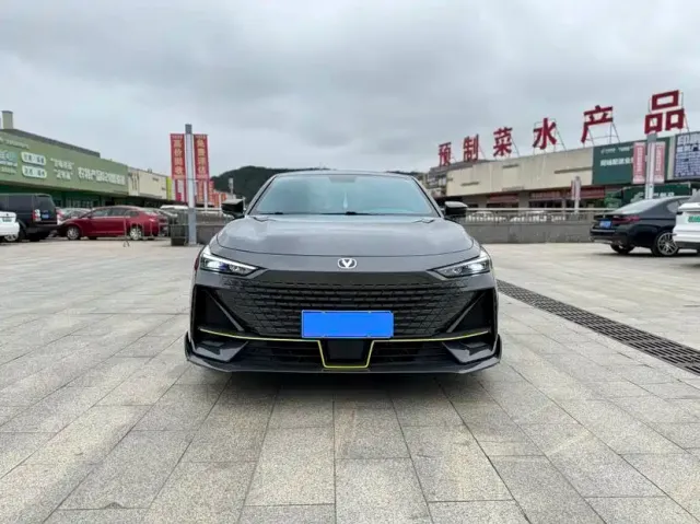 Changan UNI-V — Фото автомобиля 3