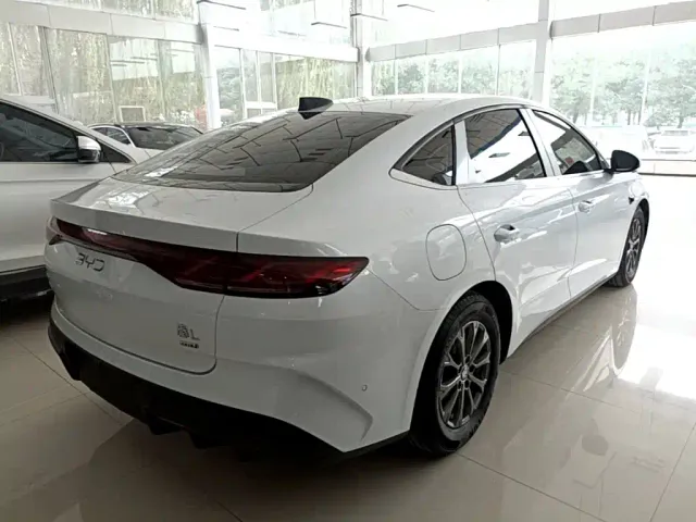 BYD Qin L — Фото автомобиля 6