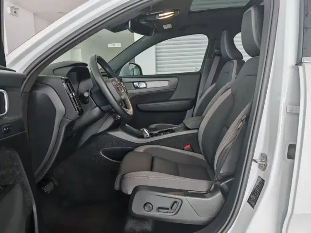 Volvo XC40 — Фото автомобиля 10