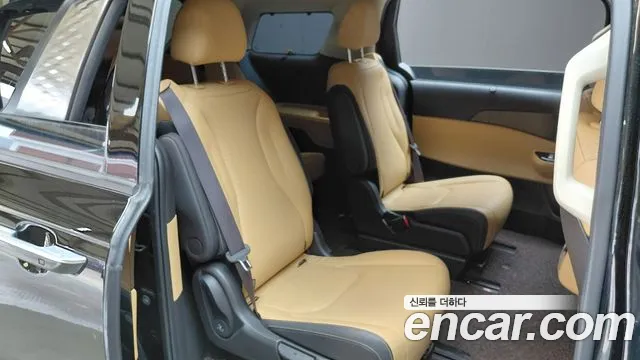 Kia Carnival Generation 4 — Фото автомобиля 17