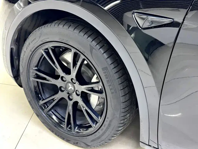 Tesla Model Y — Фото автомобиля 18