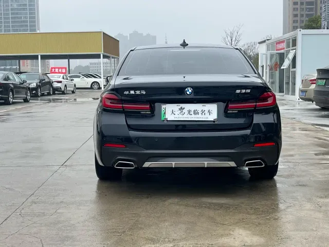 BMW 5 Series — Фото автомобиля 5