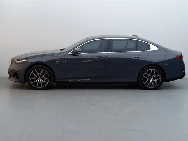 BMW i5 — Фото автомобиля 3