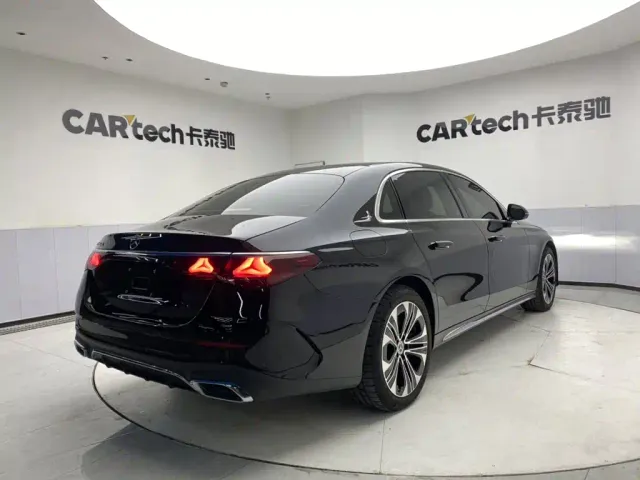 Mercedes-Benz E-Class — Фото автомобиля 5