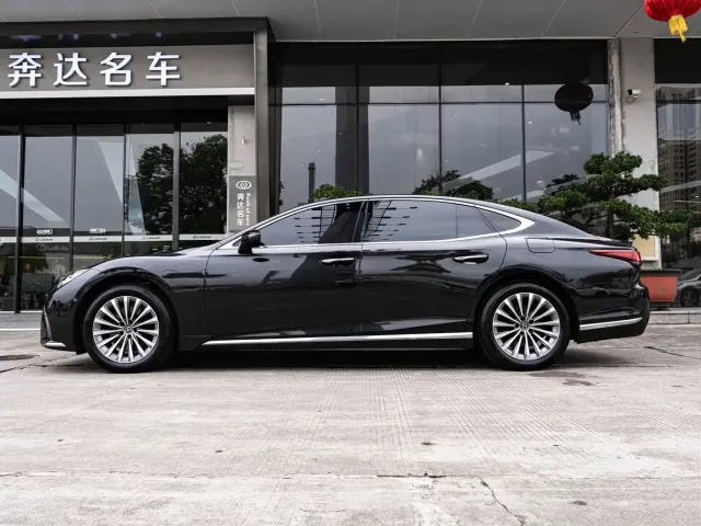 Lexus LS — Фото автомобиля 4