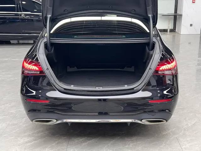 Mercedes-Benz E-Class — Фото автомобиля 27