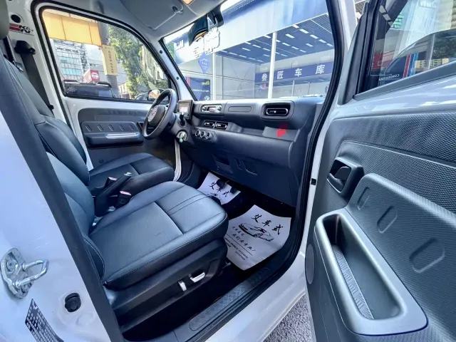 Wuling Zhiguang NEV — Фото автомобиля 10