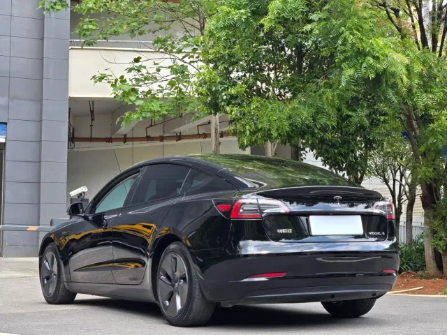 Tesla Model 3 — Фото автомобиля 7