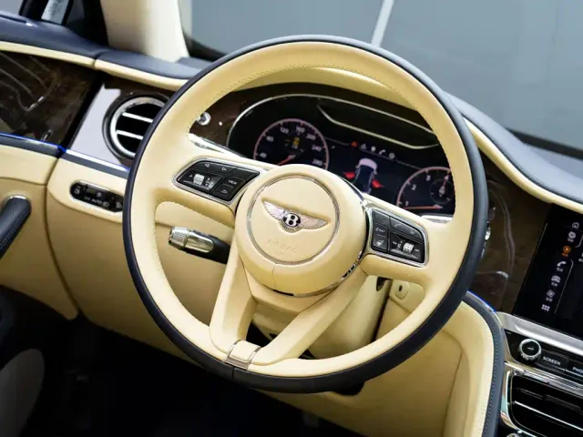 Bentley Flying Spur — Фото автомобиля 17