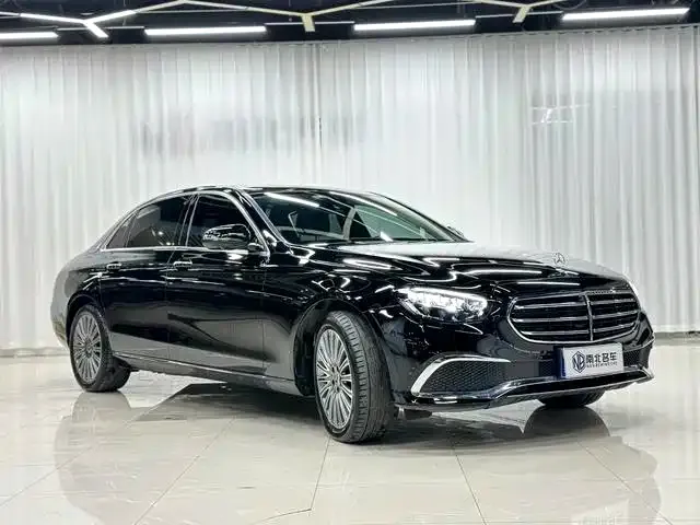 Mercedes-Benz E-Class — Фото автомобиля 3
