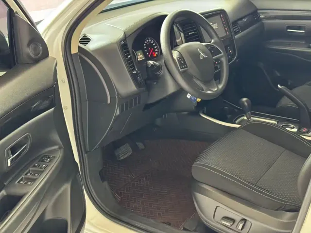Mitsubishi Outlander — Фото автомобиля 6