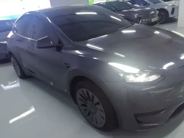 Tesla Model Y — Фото автомобиля 3