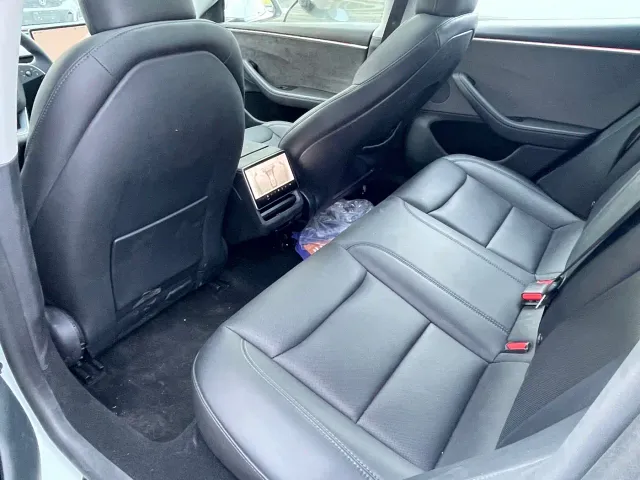 Tesla Model 3 — Фото автомобиля 6