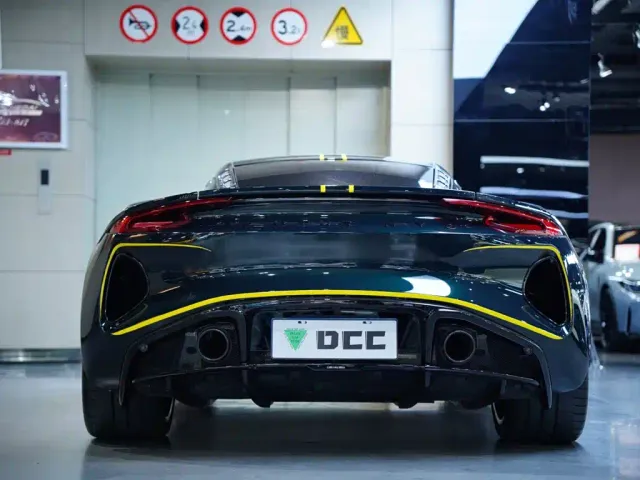 Lotus Emira — Фото автомобиля 6