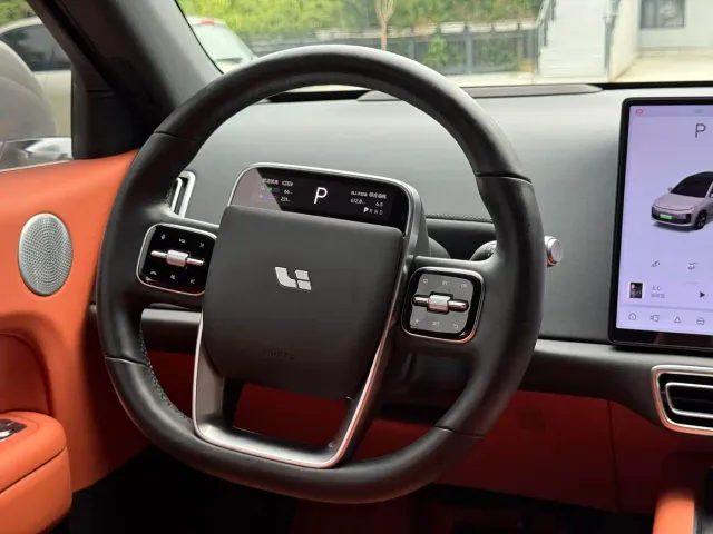 Li Auto L6 — Фото автомобиля 6