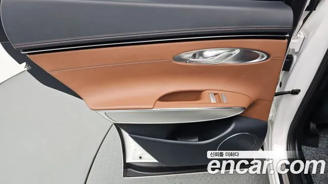 Genesis GV70 — Фото автомобиля 24