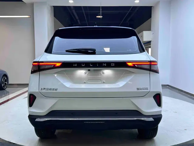 Wuling Asta — Фото автомобиля 4