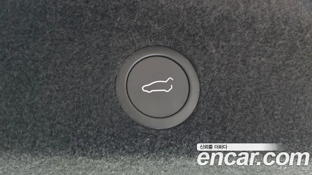 Tesla Model Y — Фото автомобиля 16