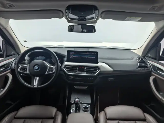 BMW iX3 — Фото автомобиля 5