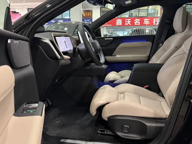 Volvo XC70 Plug-in Hybrid — Фото автомобиля 5