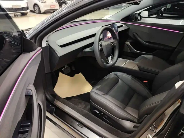 Tesla Model 3 — Фото автомобиля 15