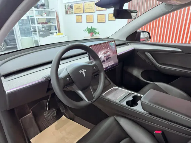 Tesla Model Y — Фото автомобиля 15