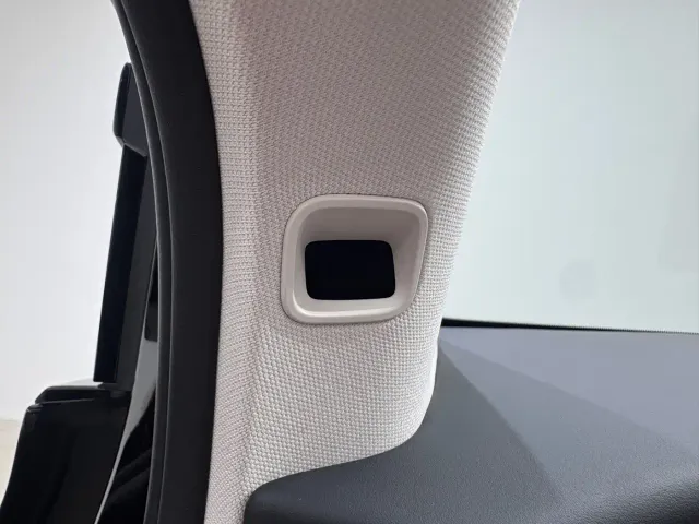 Li Auto i8 — Фото автомобиля 18