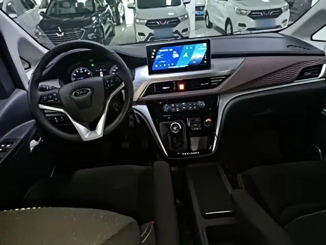 JAC Refine M3 — Фото автомобиля 9