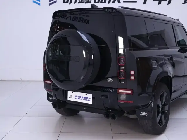 Land Rover Defender — Фото автомобиля 8