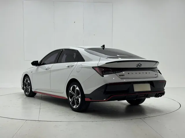 Hyundai Elantra — Фото автомобиля 6