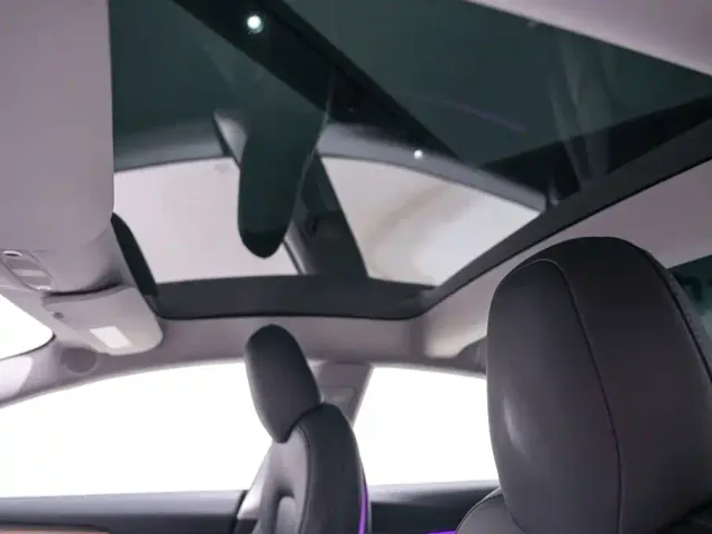 Tesla Model 3 — Фото автомобиля 25