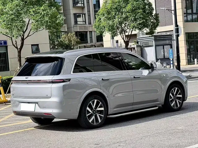 Li Auto L8 — Фото автомобиля 7