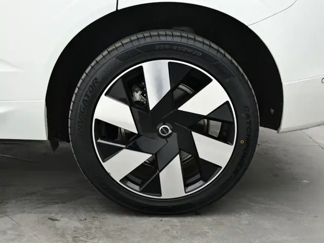 Volvo XC60 — Фото автомобиля 9