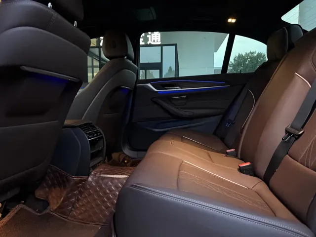 BMW 5 Series — Фото автомобиля 9