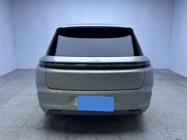 Li Auto L8 — Фото автомобиля 17
