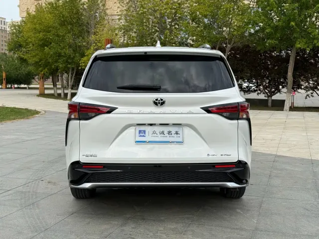 Toyota Granvia — Фото автомобиля 8