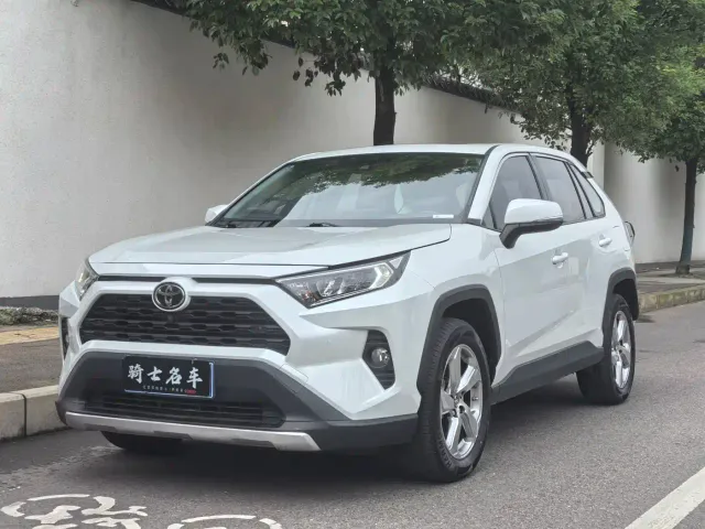 Фотография автомобиля — Toyota RAV4