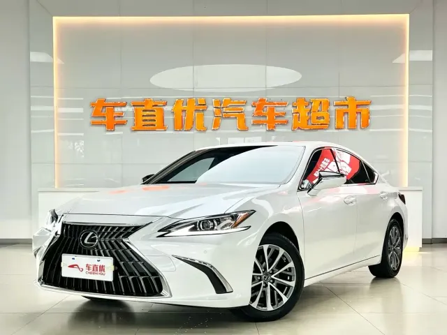 Фотография автомобиля — Lexus ES