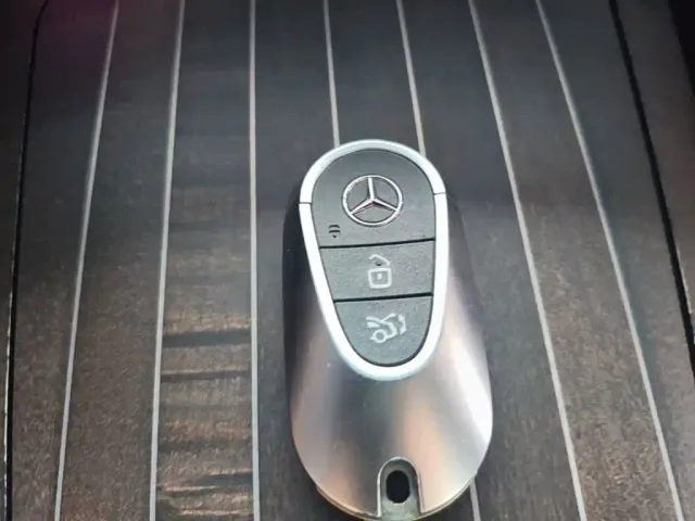 Mercedes-Benz E-Class — Фото автомобиля 8