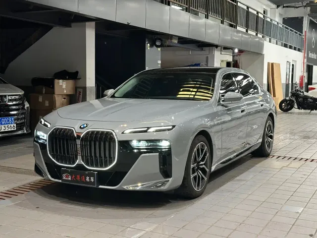 Фотография автомобиля — BMW 7 Series