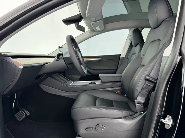 Tesla Model Y — Фото автомобиля 9