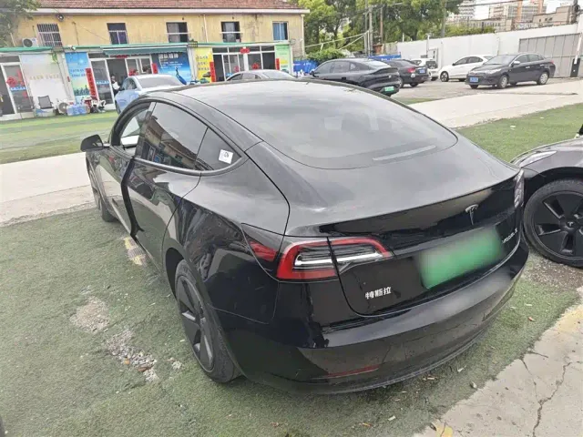 Tesla Model 3 — Фото автомобиля 22