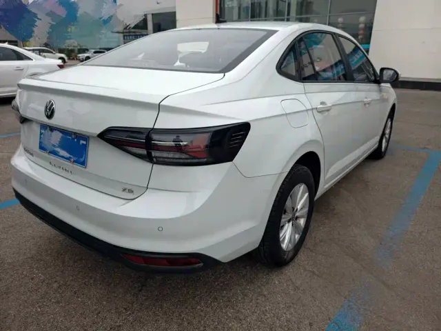 Volkswagen Lavida — Фото автомобиля 4