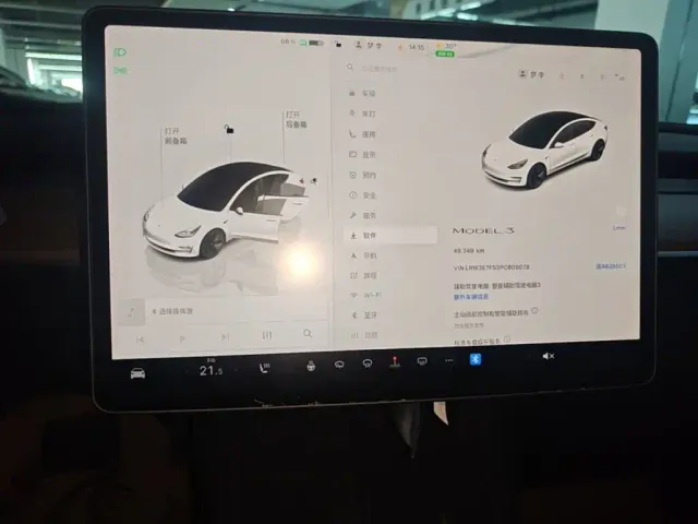 Tesla Model 3 — Фото автомобиля 12